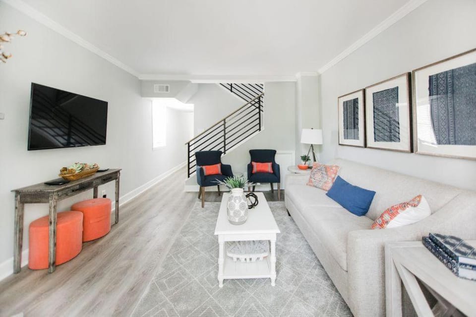 Lynwood Collection on Forsyth 14A by Lucky Savannah Apartment in Savannah