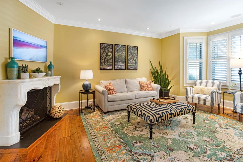 Villa on Broughton Main + Carriage by Lucky Savannah House in Savannah