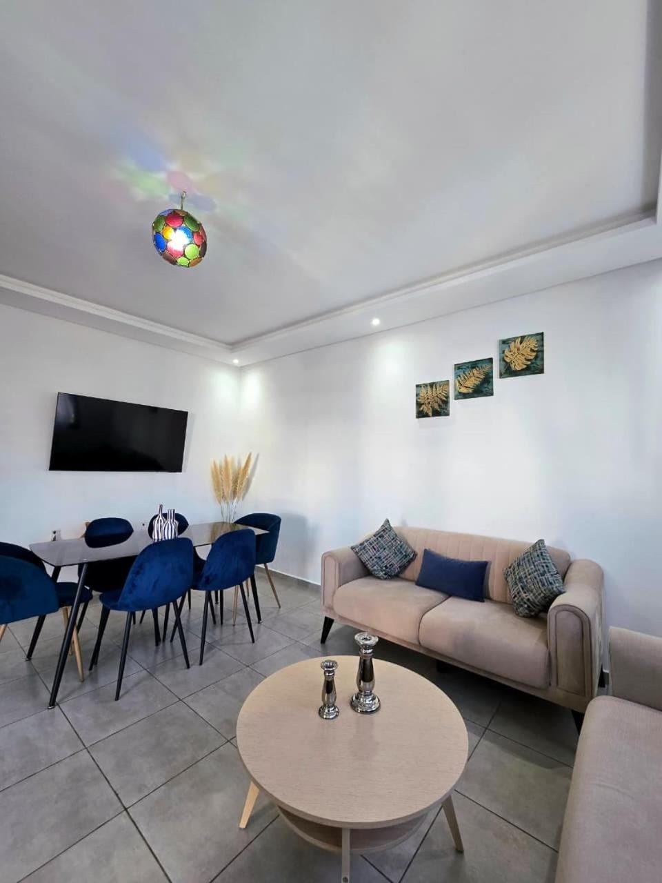 TV and multimedia, Living room, Seating area, Dining area