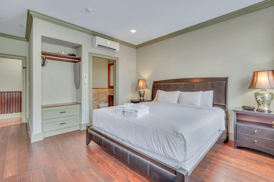 McDonough's Inn Unit 1 by Lucky Savannah House in Savannah