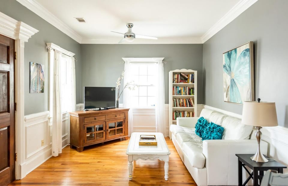 Honeybee Cottage by Lucky Savannah House in Savannah