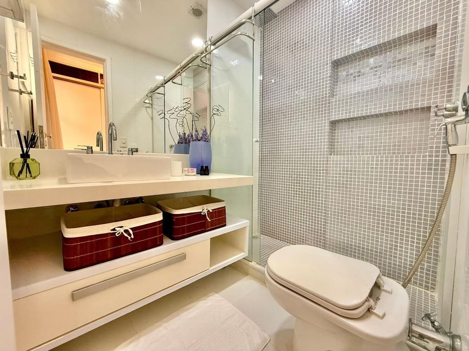 Charmoso com terraço a 5 minutos da praia - Leblon Apartment in Rio de Janeiro