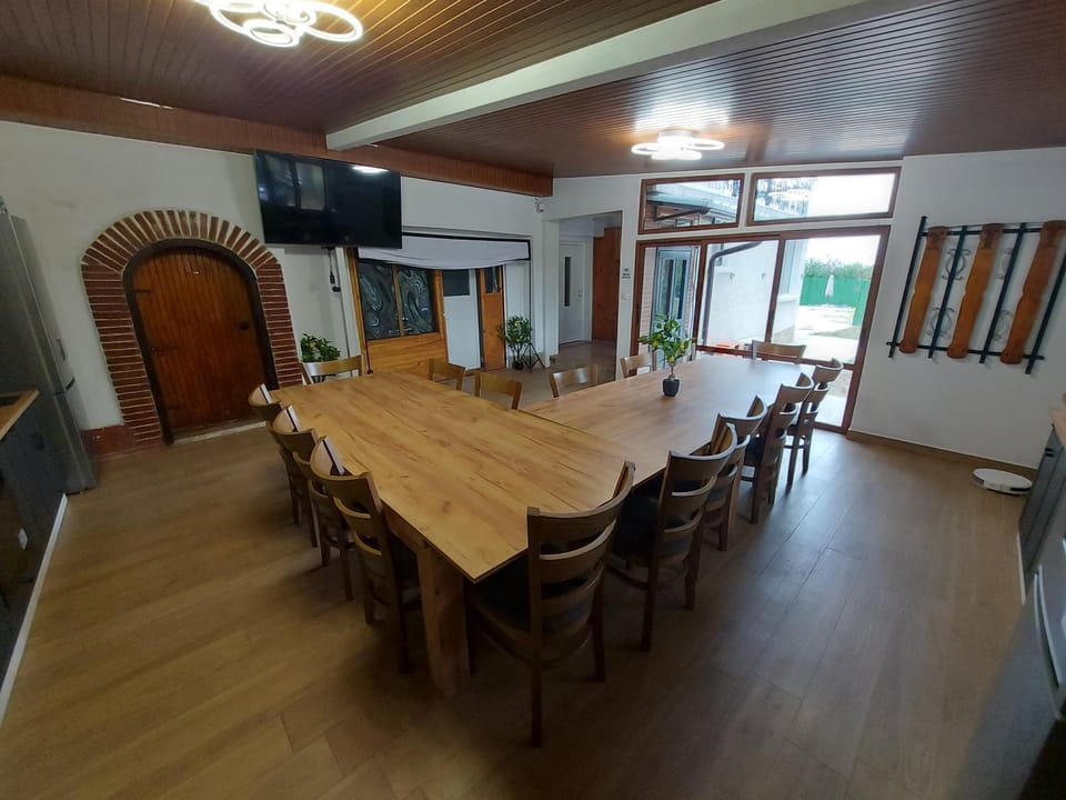 TV and multimedia, Dining area