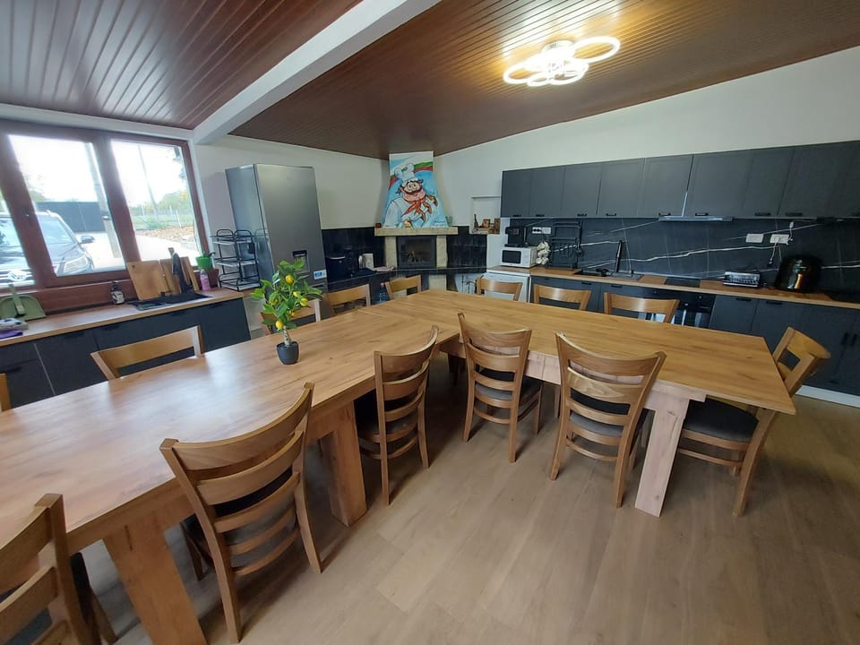 BBQ facilities, BBQ facilities, Kitchen or kitchenette, Dining area, Communal kitchen, stove, kitchen, kitchen