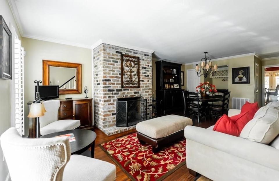 Forsyth Place by Lucky Savannah House in Savannah