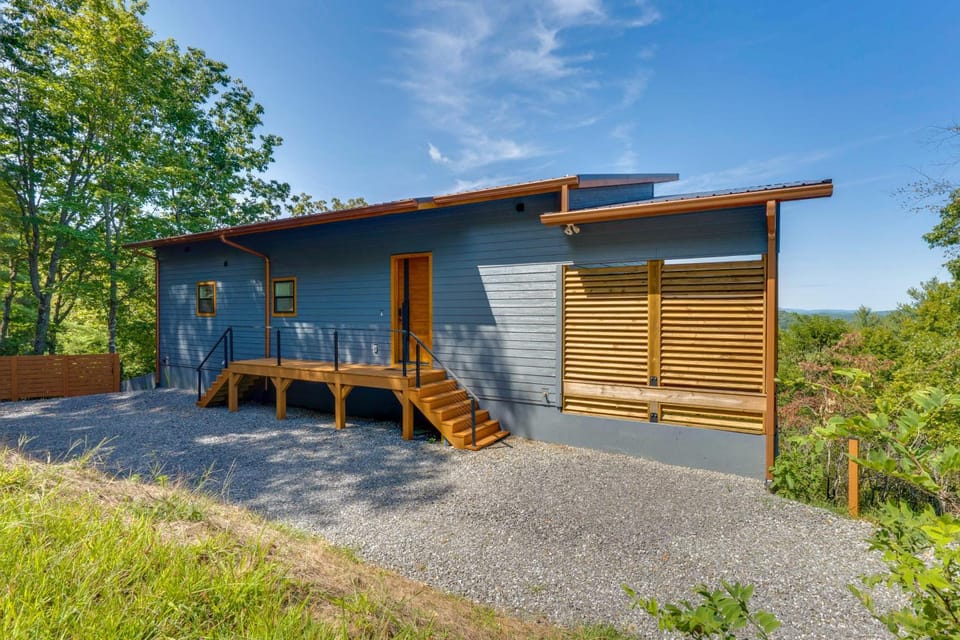 Mtn-View Decks & Fire Pit: Quiet Brasstown Escape House in Tennessee