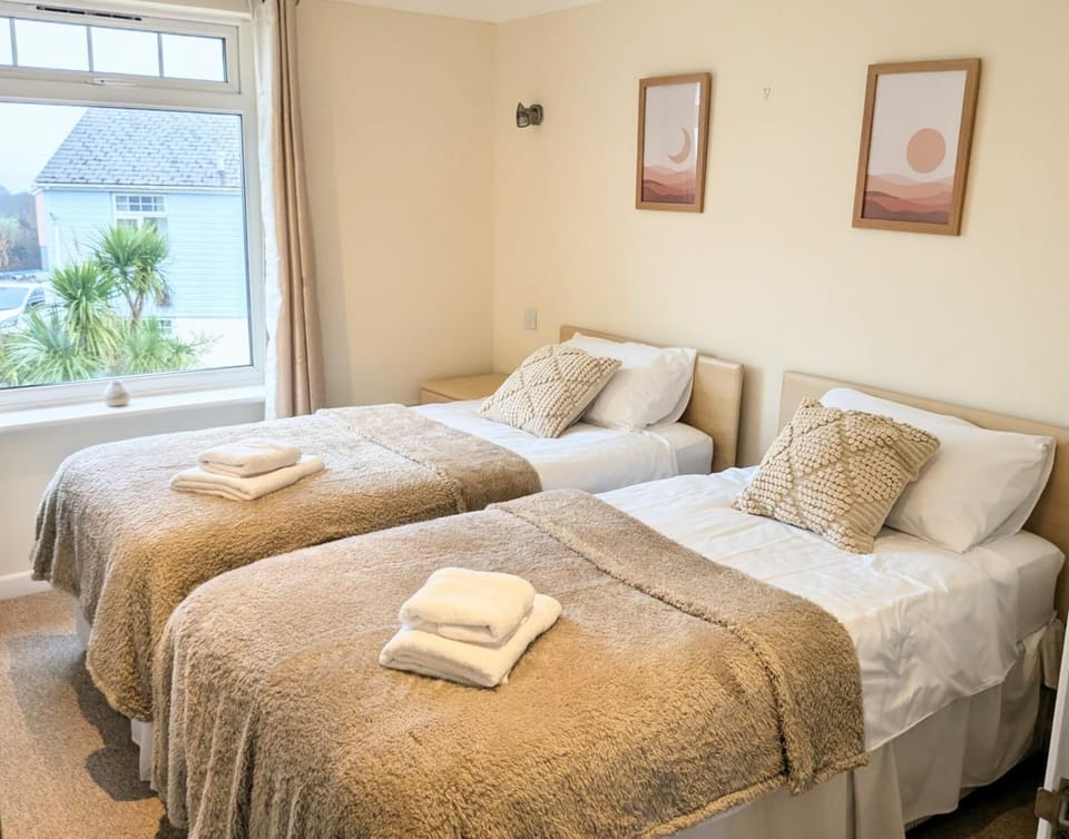 Atlantic Lodge 4-Beds Sleeps 8 w Pool Spa & Gym House in Saint Columb Major