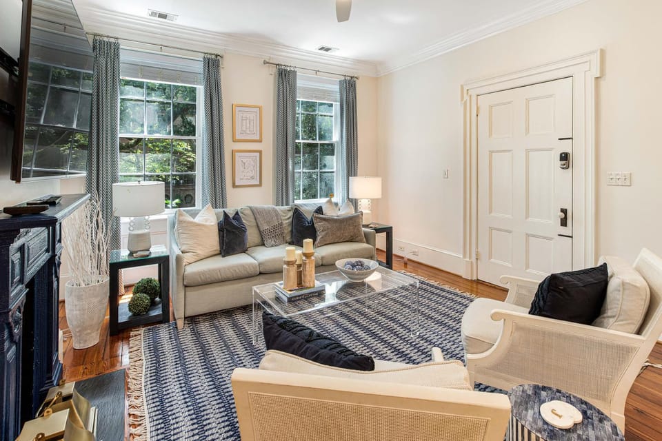 Blue Magnolia by Lucky Savannah Apartment in Savannah
