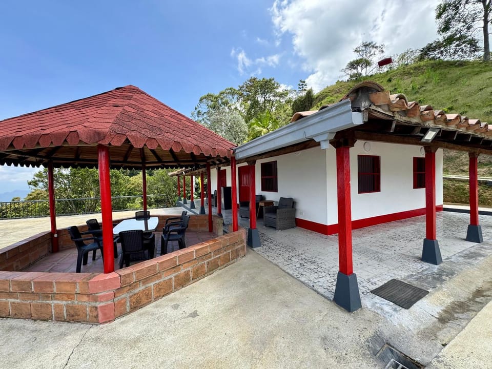 Finca cafetera para descanso House in Antioquia