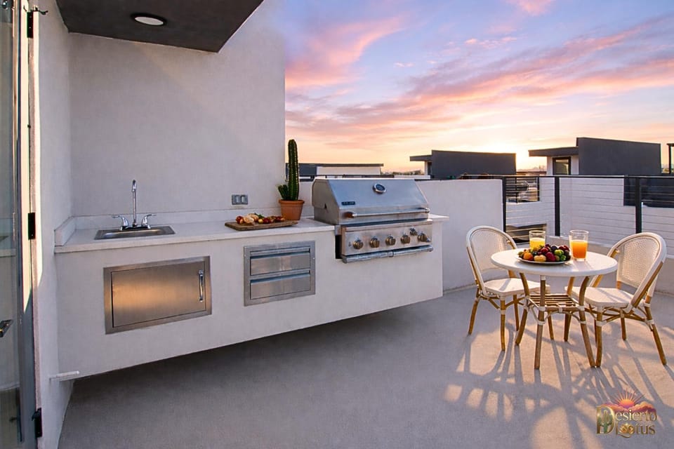 BBQ facilities, View (from property/room), Balcony/Terrace, City view, Mountain view, Street view, Dinner, Quiet street view