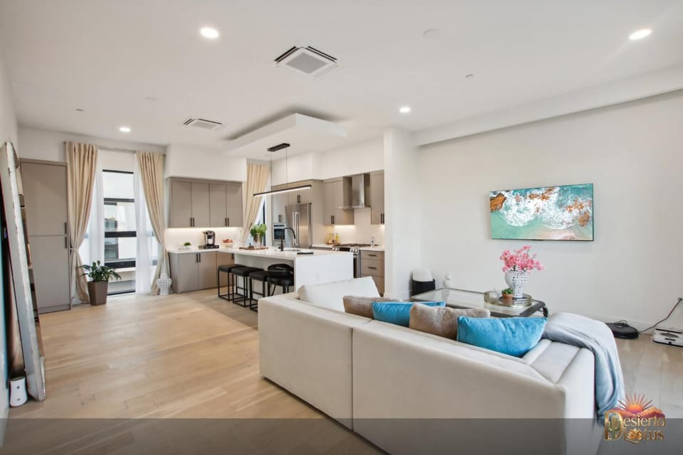 Kitchen or kitchenette, Living room