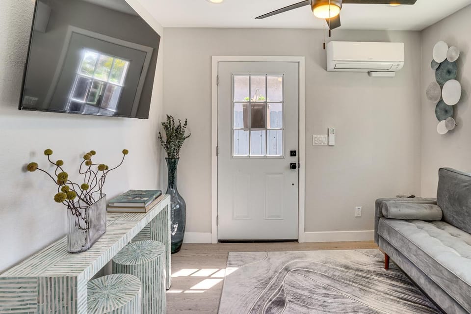 Newly Updated! Commuter-Friendly Anaheim Home House in Anaheim