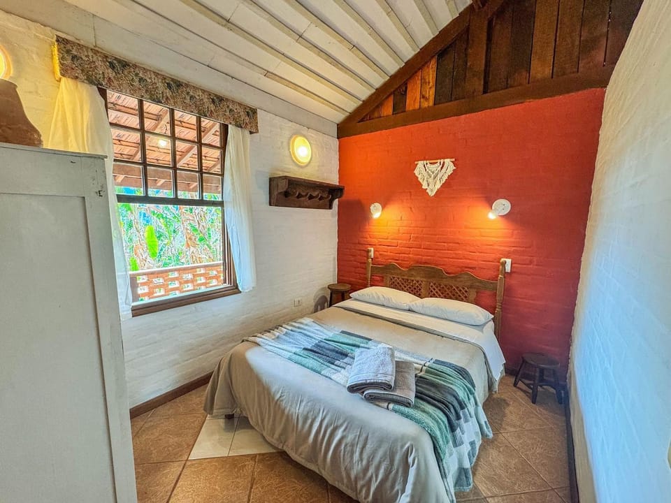 Cabana Arara - com banheira de hidromassagem House in State of São Paulo