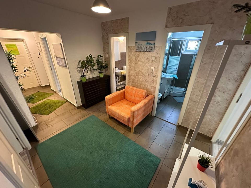 Photo of the whole room, Seating area