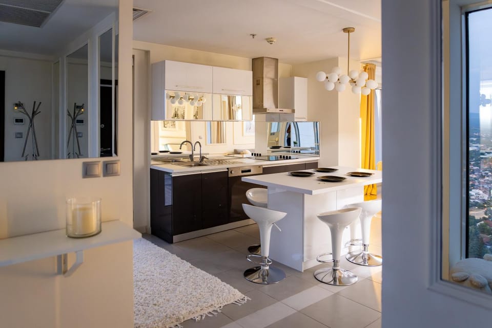 Kitchen or kitchenette, Dining area, stove