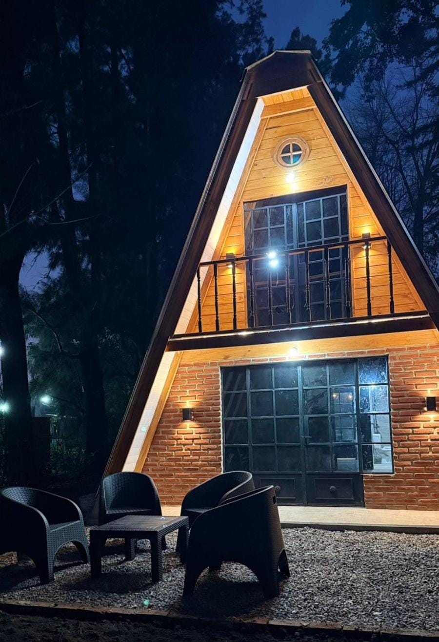 Hermosa Cabaña Alpina Zona Oeste House in Buenos Aires Province