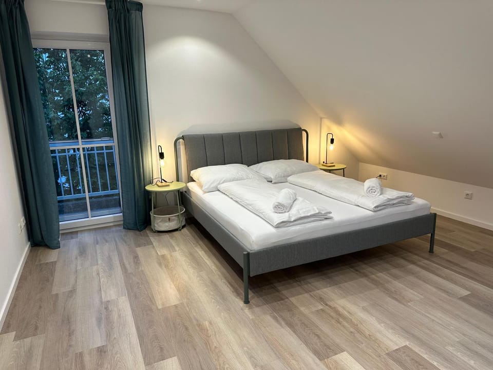 Bed, Photo of the whole room, Bedroom, towels