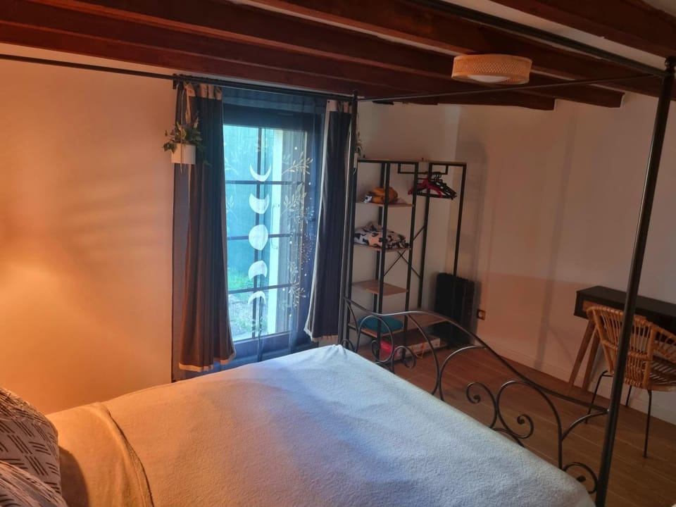 Bed, Photo of the whole room, Bedroom, Garden view
