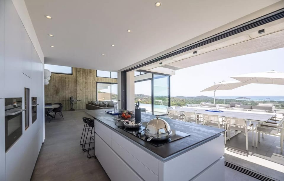 Villa contemporaine ORIZONTE - 15 pers - 400m2 vue mer Villa in Zonza