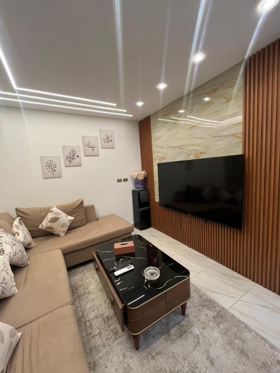 Communal lounge/ TV room, TV and multimedia, Living room, Seating area