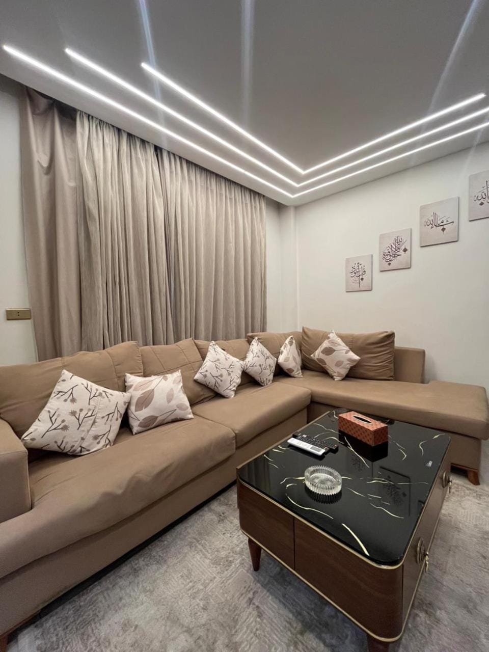 Living room, Seating area