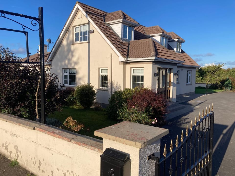 Horse and Jockey Lodge Bed and Breakfast in Co. Tipperary, Ireland