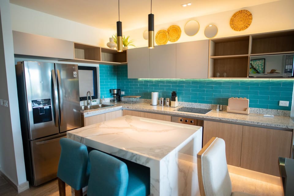 Coffee/tea facilities, Kitchen or kitchenette, Dining area, minibar, oven, stove