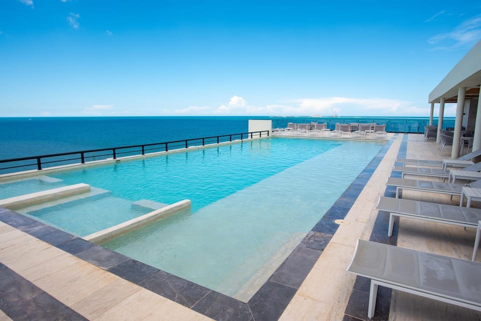 Natural landscape, Balcony/Terrace, Balcony/Terrace, Sea view, Swimming pool, Swimming pool, sunbed