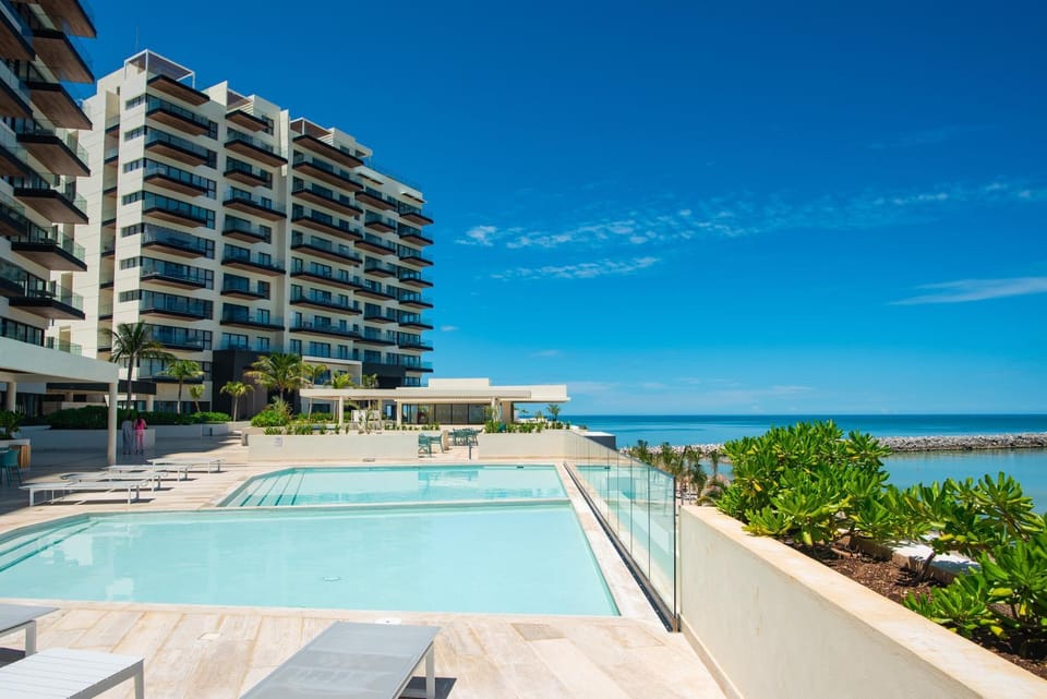 Property building, Natural landscape, Sea view, Swimming pool, Swimming pool, sunbed