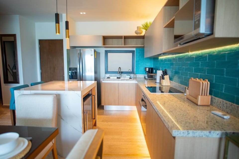 Coffee/tea facilities, Kitchen or kitchenette, minibar, stove