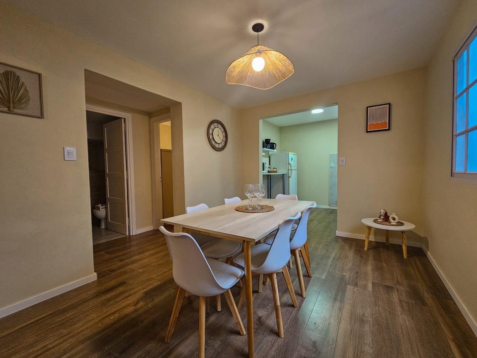 Seating area, Dining area
