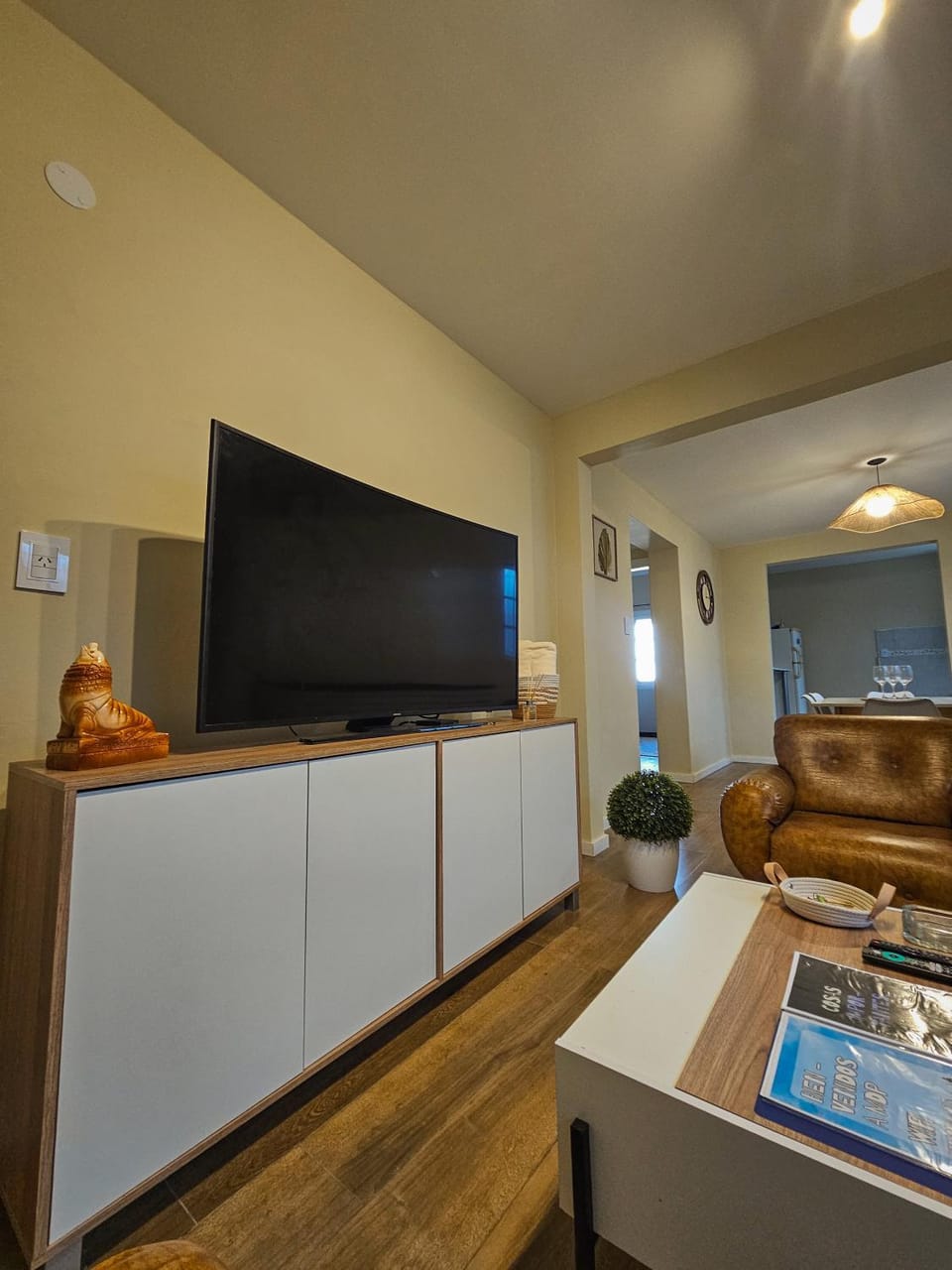 Communal lounge/ TV room, TV and multimedia, Living room, Seating area, Evening entertainment