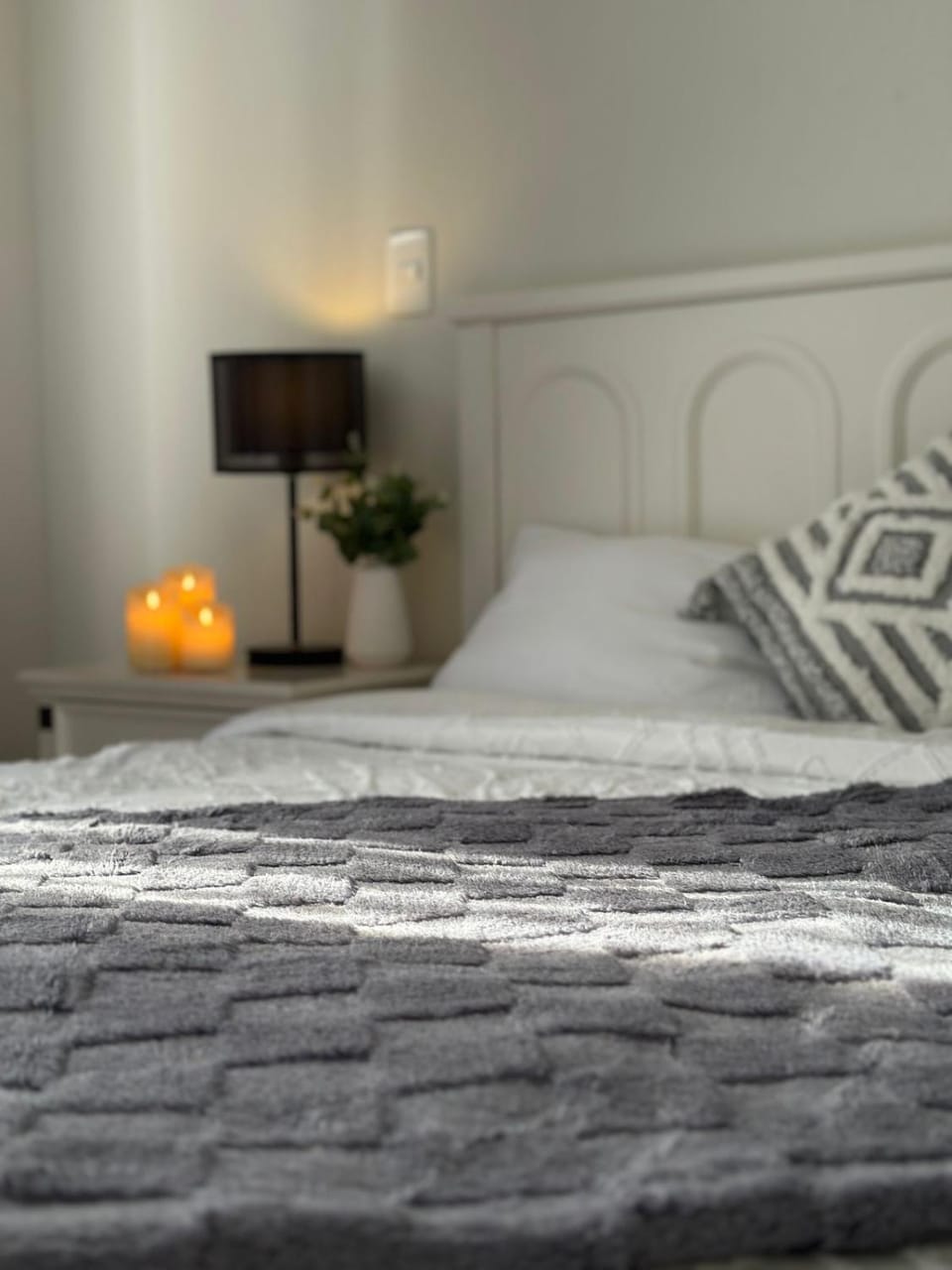 Bed, TV and multimedia, Bedroom, hair dryier, dryer