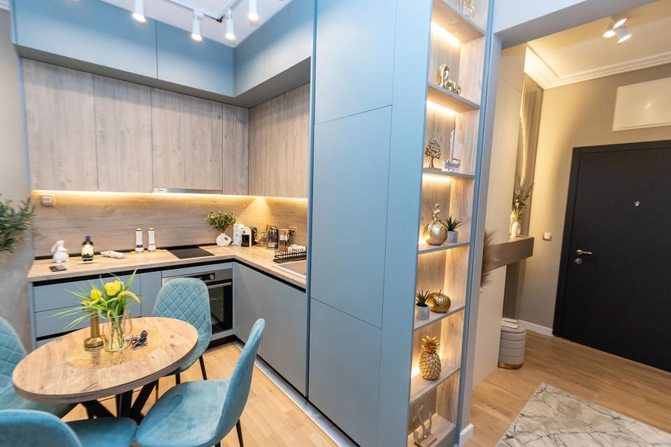 Kitchen or kitchenette, Dining area