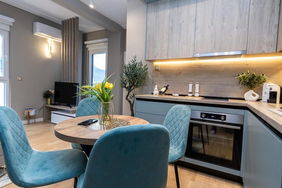 Living room, Dining area, dishwasher, oven, stove