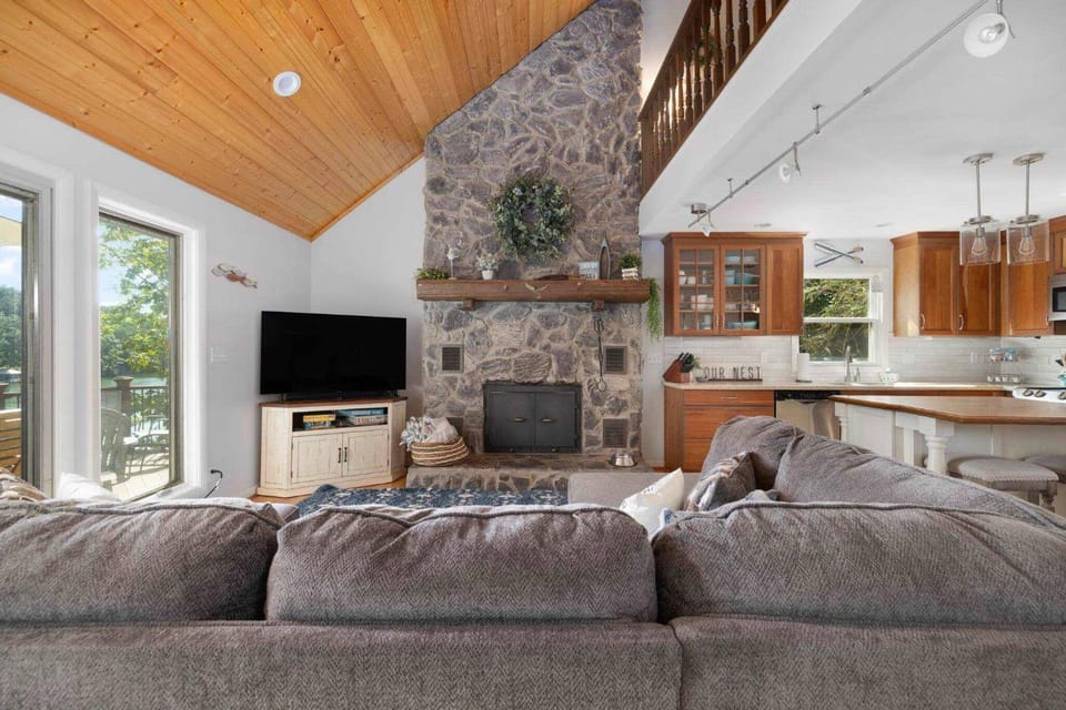 Living room, Photo of the whole room, Seating area, fireplace