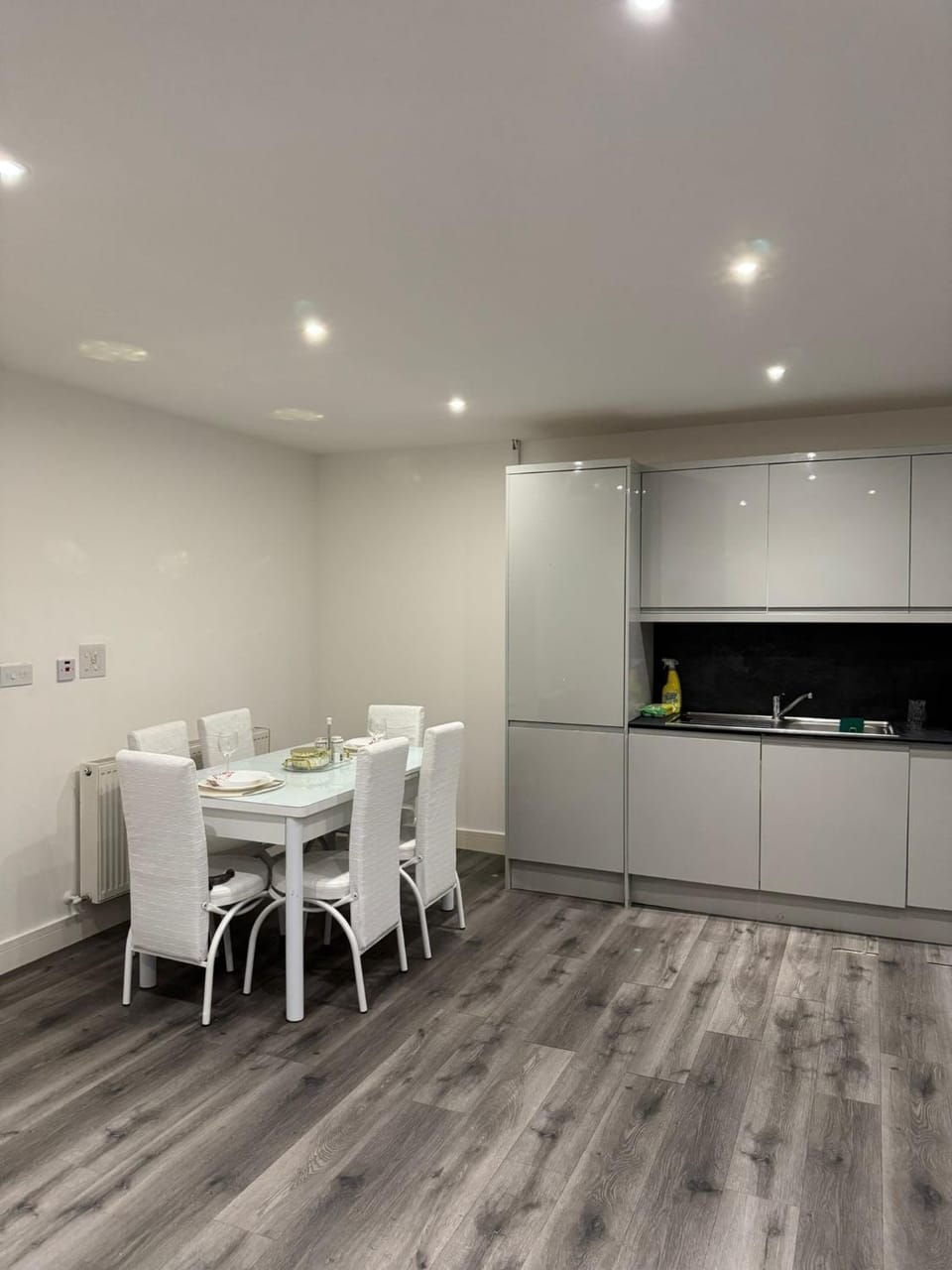 Spacious 3BR Stay Near Heathrow and Central London Apartment in Isleworth