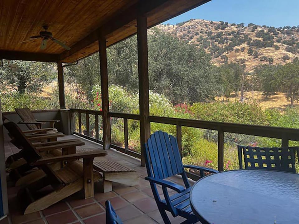 Heidi's Artistic Abode House in Three Rivers