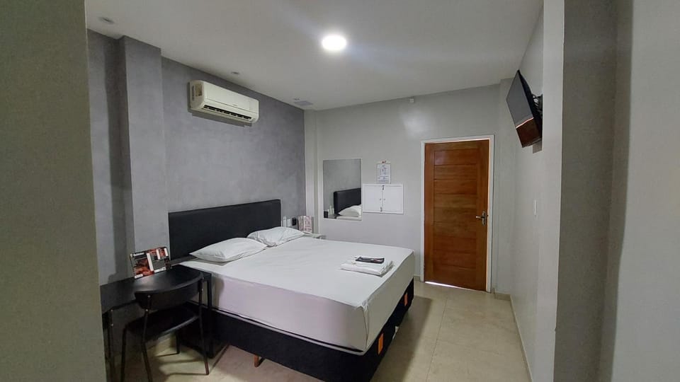 TV and multimedia, Photo of the whole room, Bedroom, air conditioner