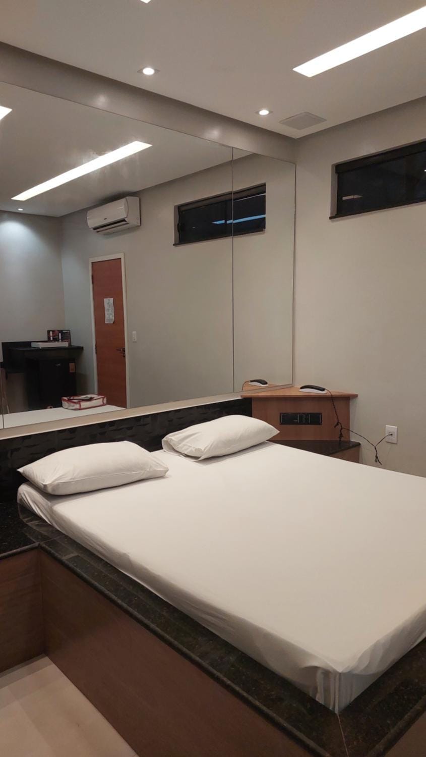 Bed, TV and multimedia, Photo of the whole room, air conditioner