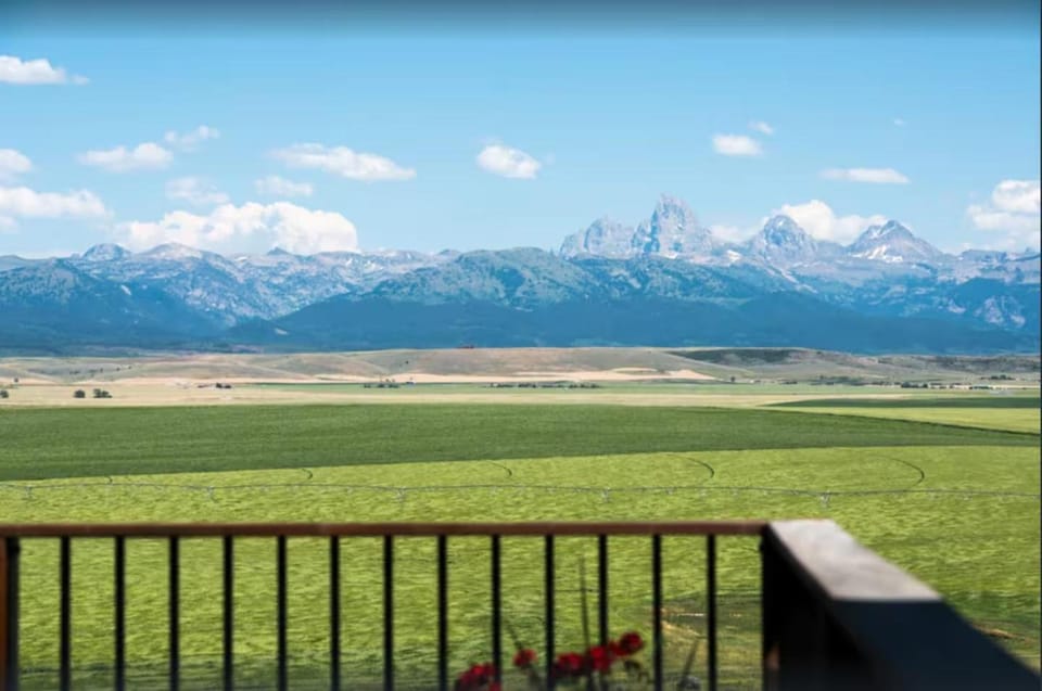 Balcony/Terrace, Mountain view