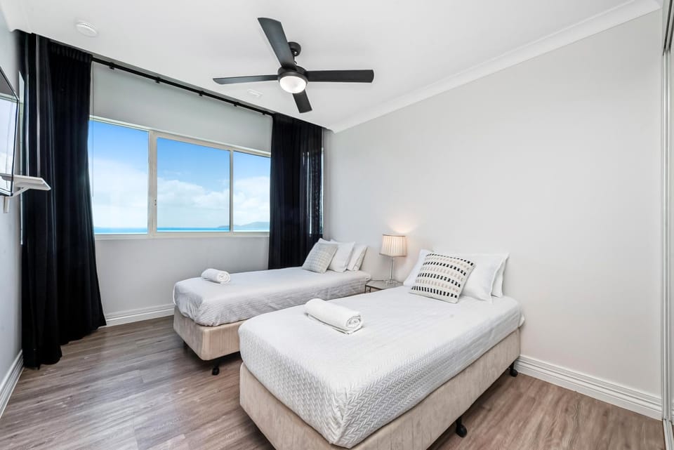 Absolute Luxury on the Marina Oceanfront Modern Penthouse with Panoramic Views Apartment in Townsville