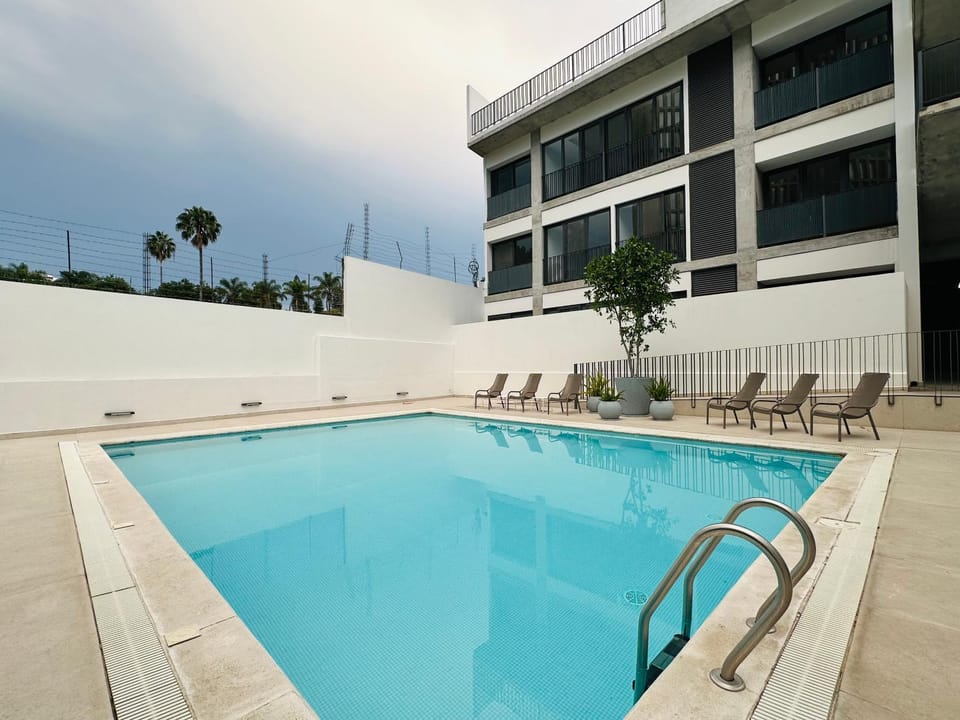 Modern 2BR Condo in Providencia, City Views, Pool & Gym Apartment in Guadalajara