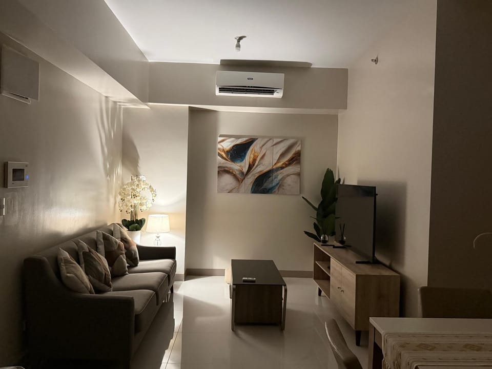 Communal lounge/ TV room, TV and multimedia, Seating area