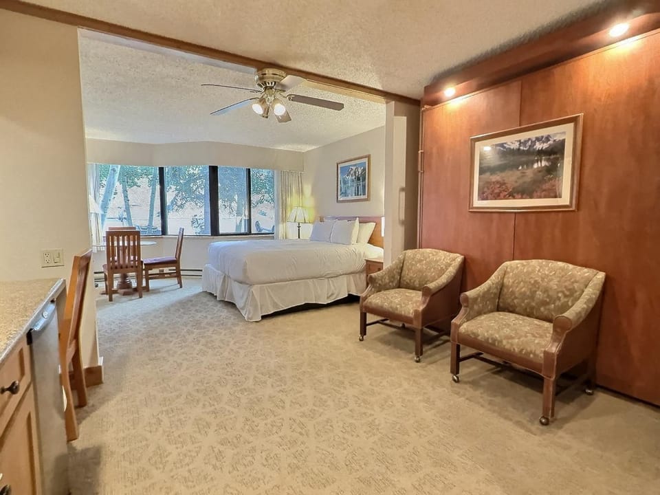 Bed, Seating area, Bedroom