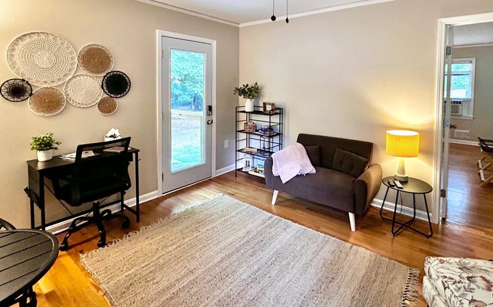 Cozy Suite at Songbird Hollow for 1 Guest Apartment in Georgia