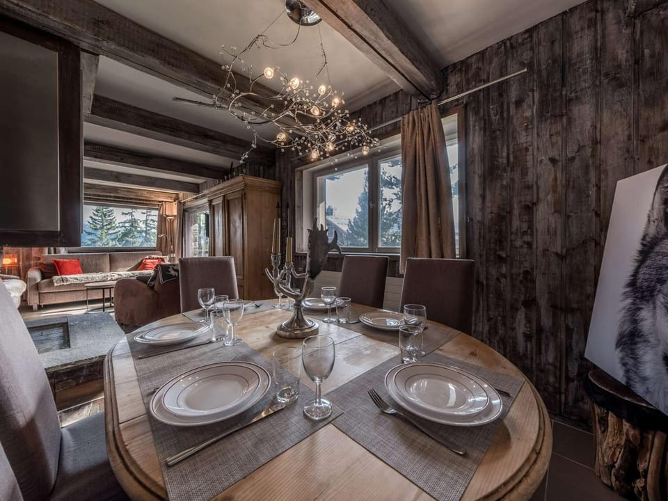 Seating area, Dining area