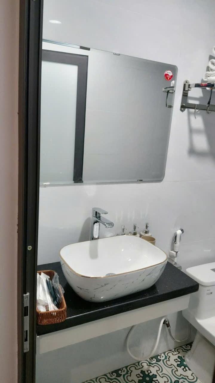 Shower, Toilet