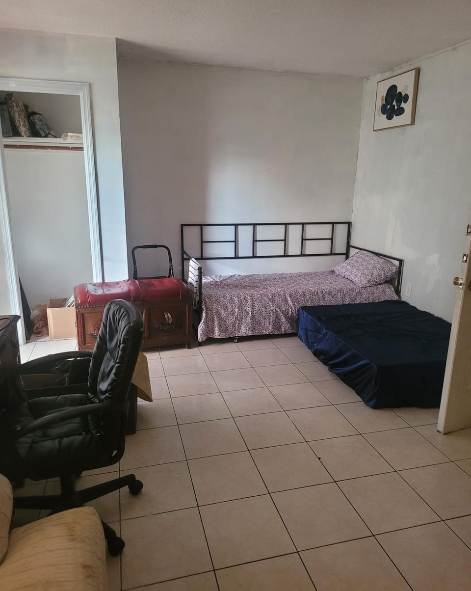 Vacation home with pool 3 bedrooms best location Bed and Breakfast in Lake Worth