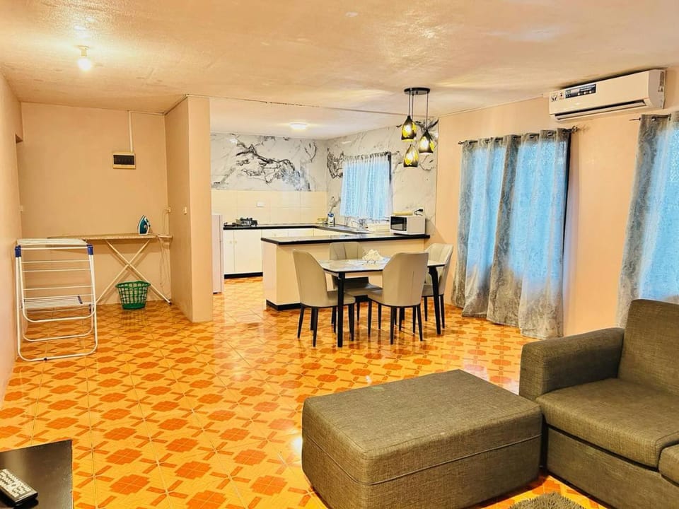 Kitchen or kitchenette, Living room, Seating area, Dining area, air conditioner